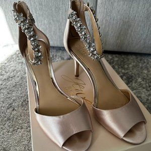 Jewel Badgley Mischka Genevieve peep toe size 10